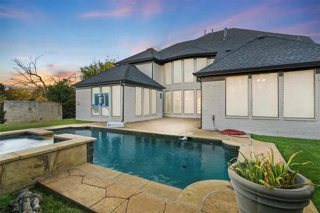 810 Summerfield