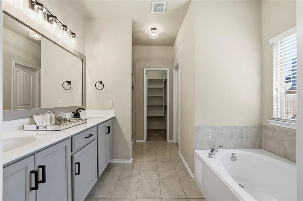 9905 Cottontail Lane