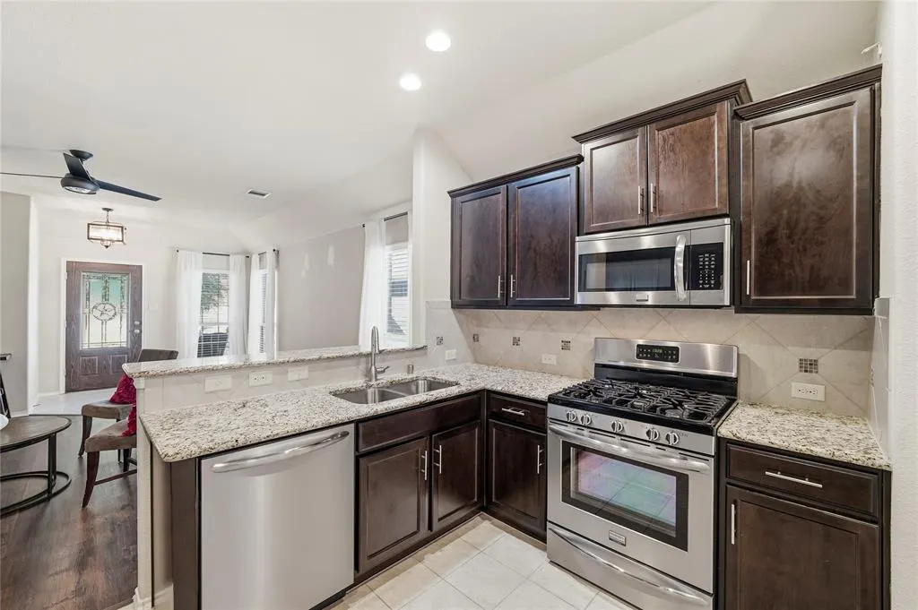 9905 Cottontail Lane