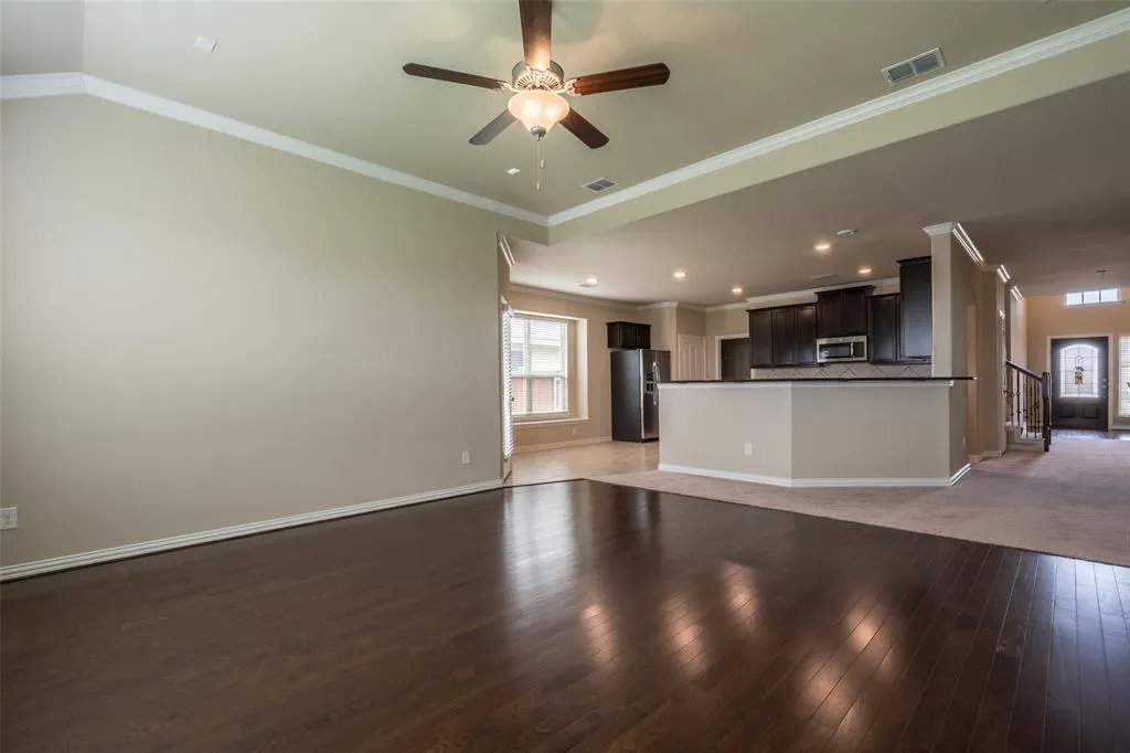 2401 Austin Lane