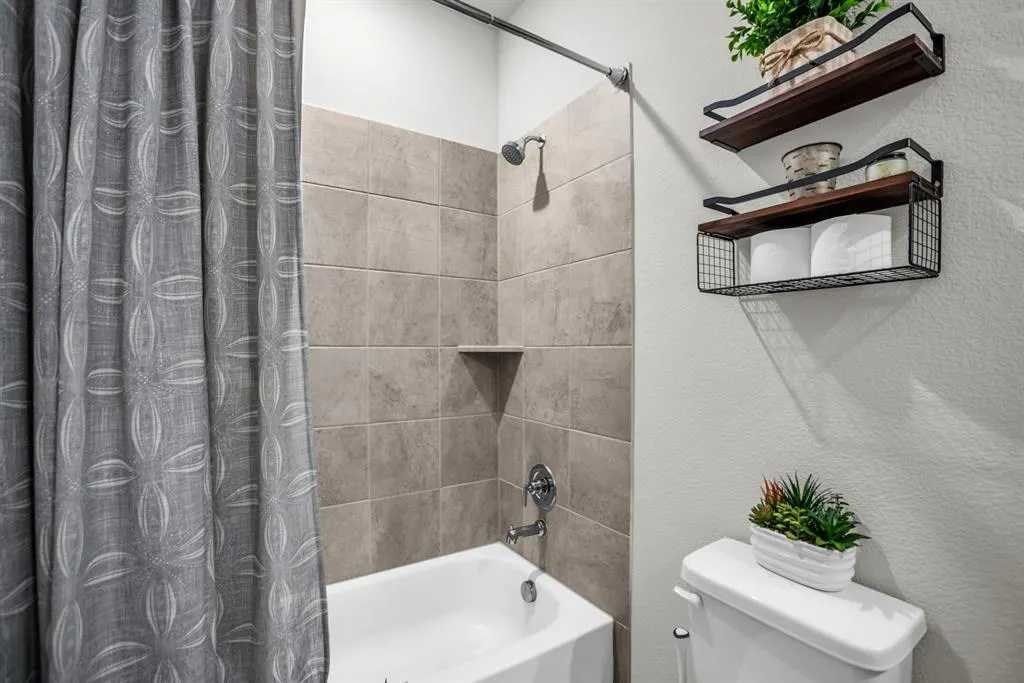 1700 Gold Mine Trail