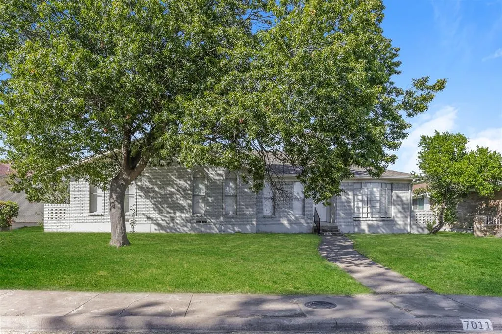 7011 Pickrell Drive