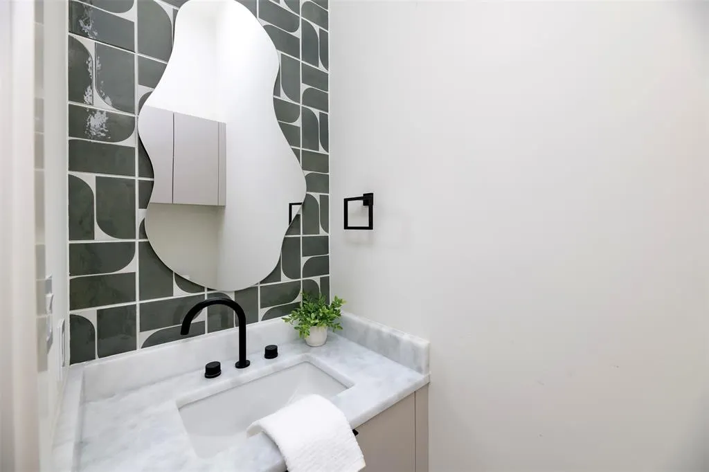 1904 Mcmillan Avenue