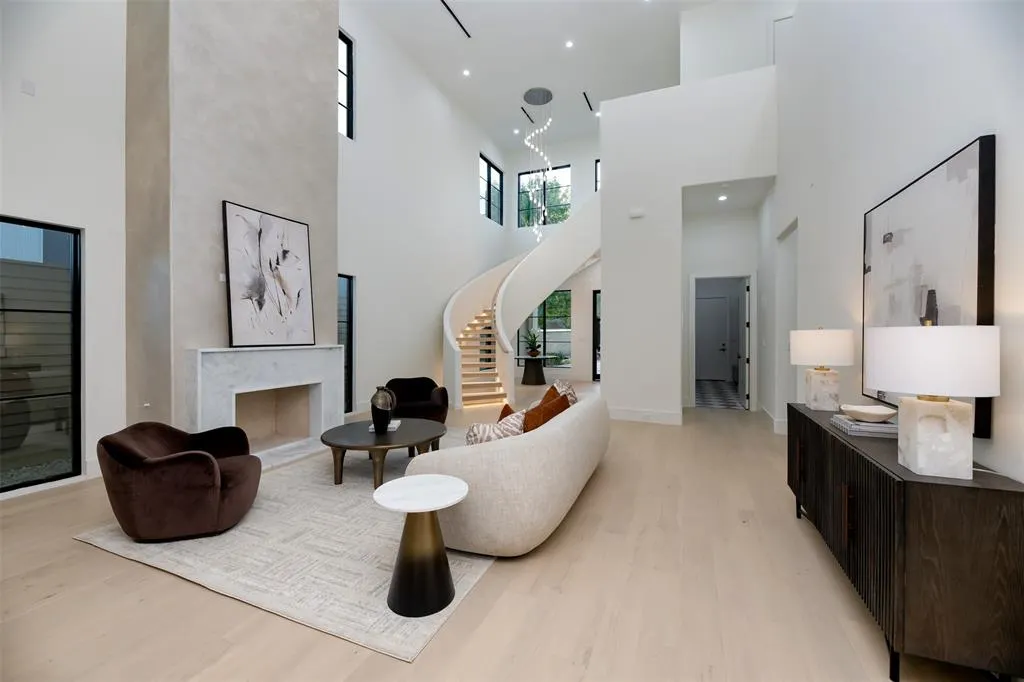 1904 Mcmillan Avenue