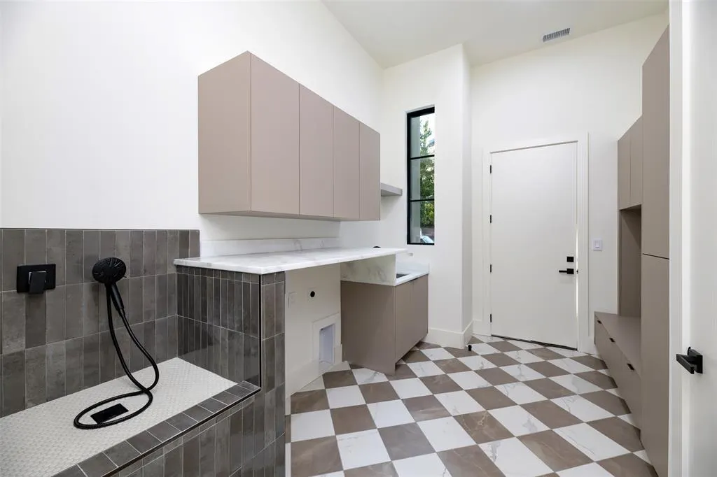 1904 Mcmillan Avenue