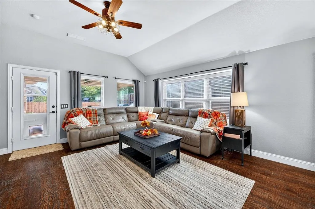 4422 Oak Bluff Drive