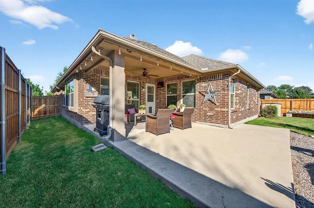 4422 Oak Bluff Drive