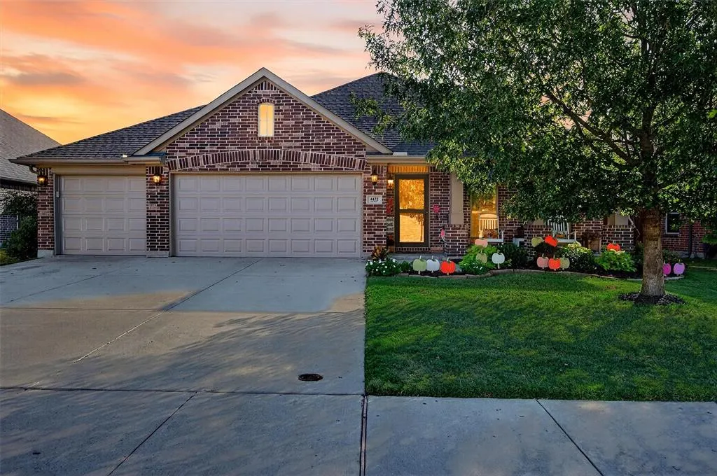 4422 Oak Bluff Drive