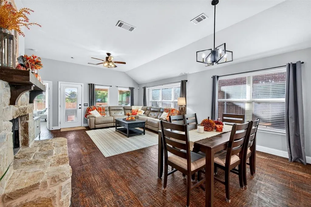 4422 Oak Bluff Drive