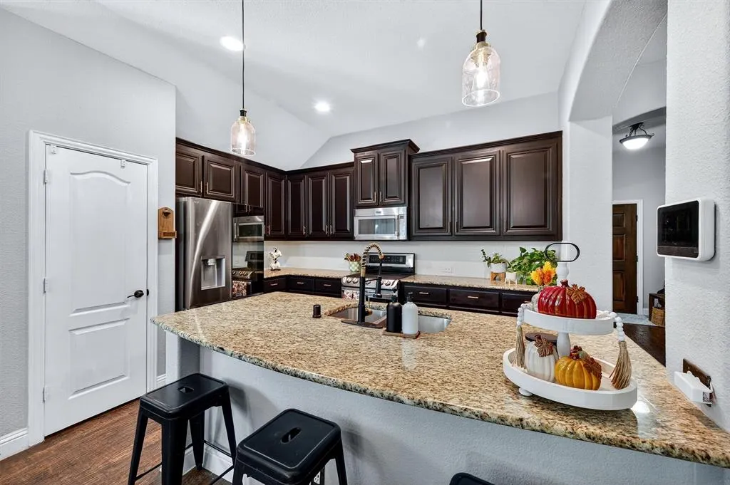 4422 Oak Bluff Drive