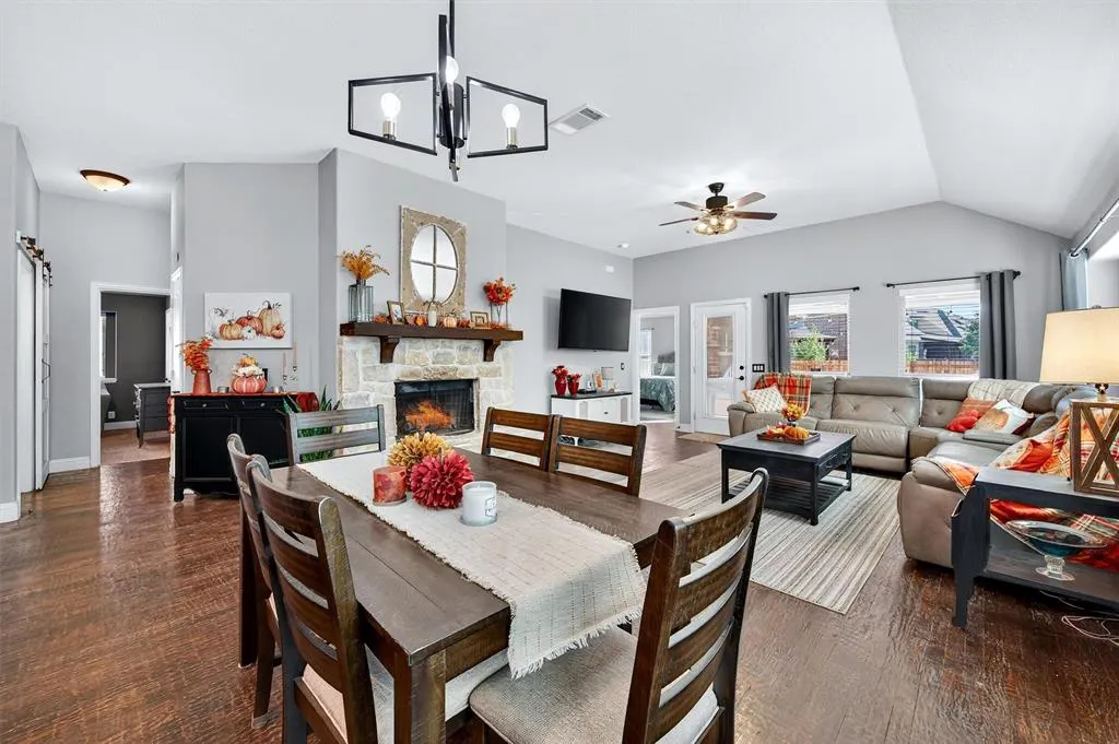 4422 Oak Bluff Drive