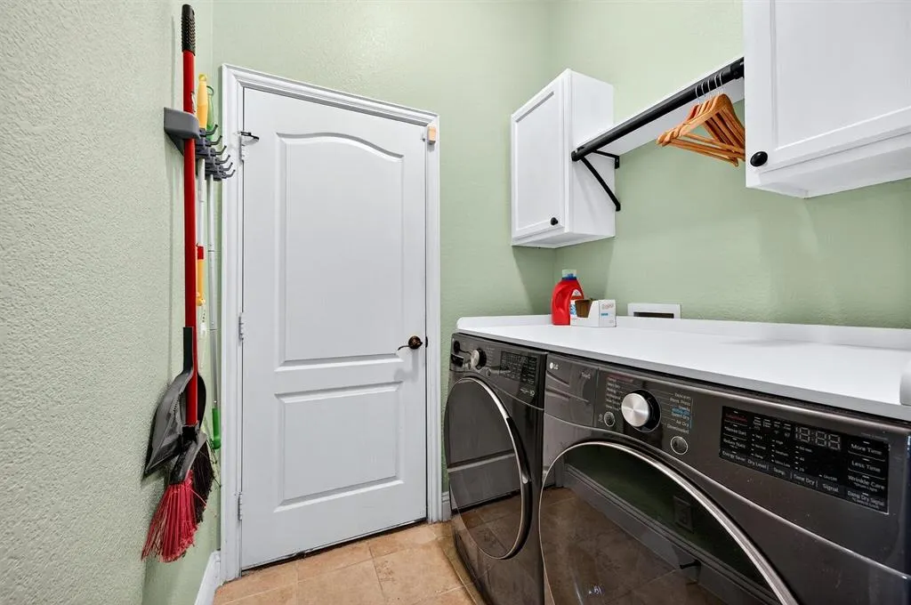 4422 Oak Bluff Drive