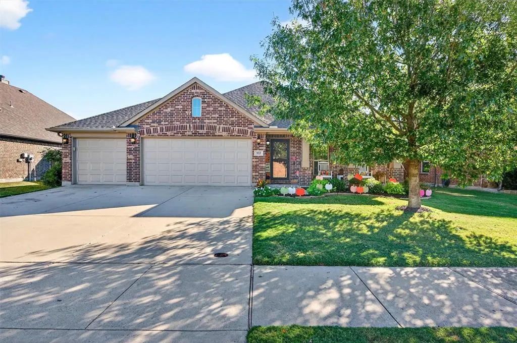 4422 Oak Bluff Drive