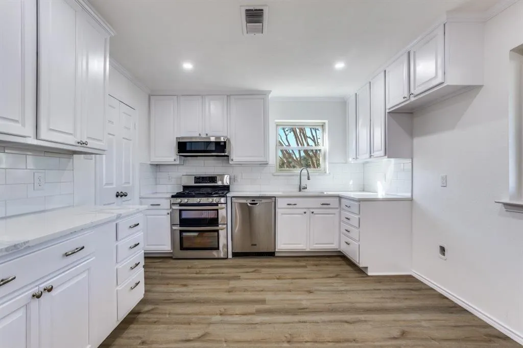 1712 Laurel Lane