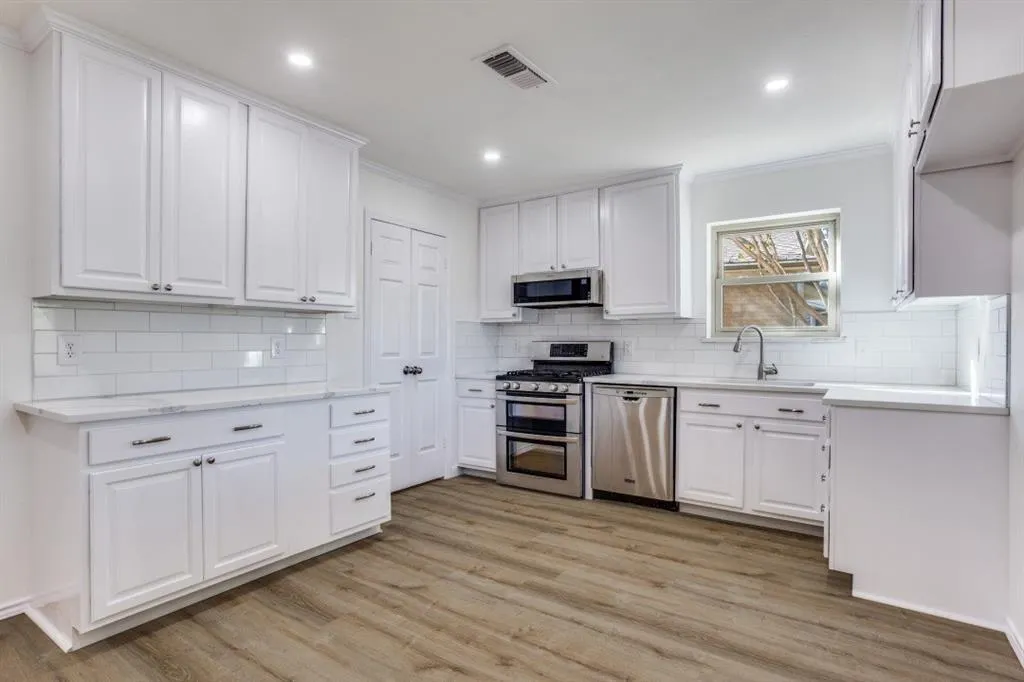 1712 Laurel Lane