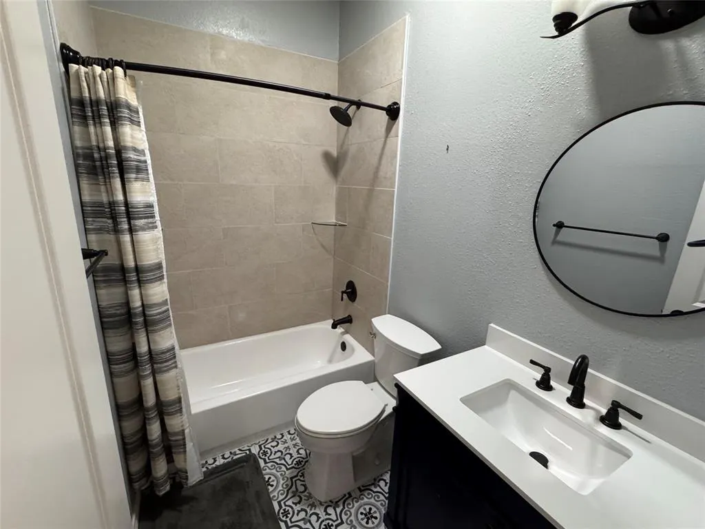 2506 Wedglea Drive, #105