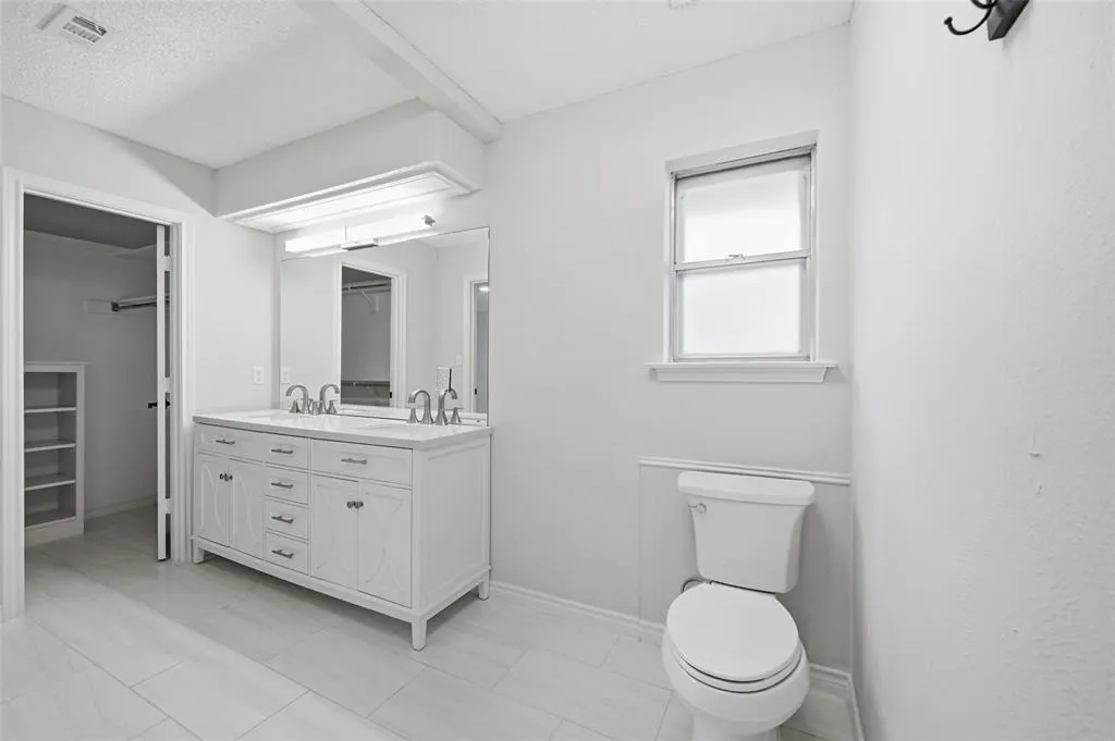 921 Autumn Lake Drive