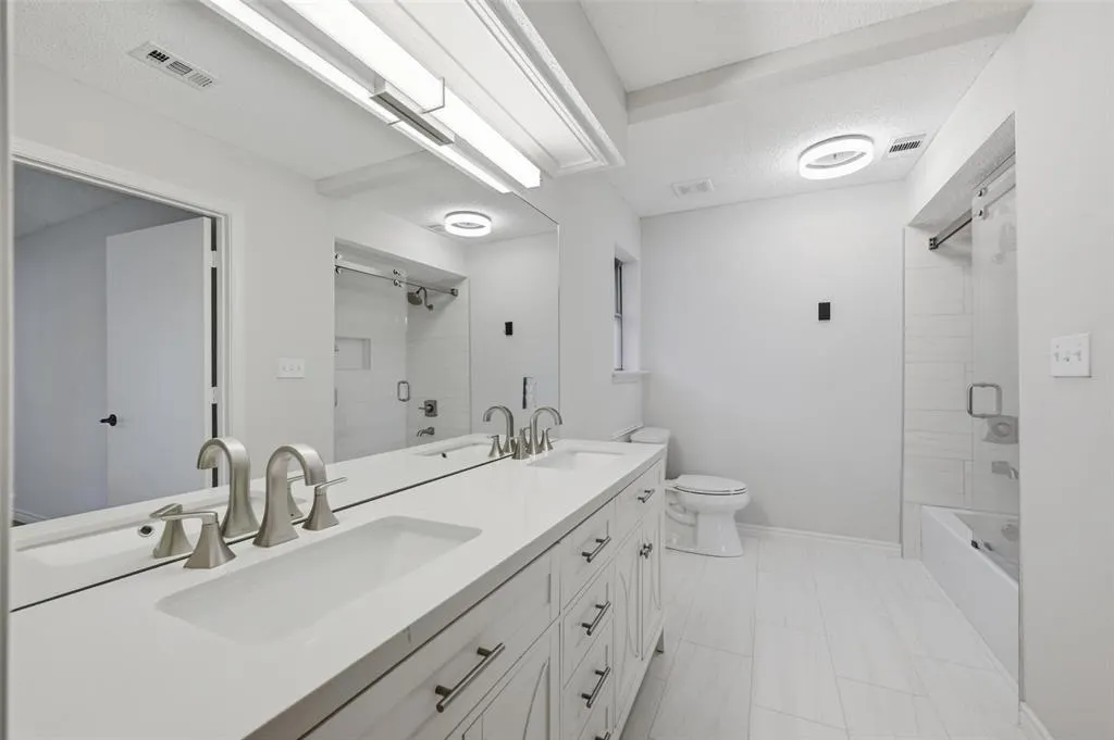 921 Autumn Lake Drive