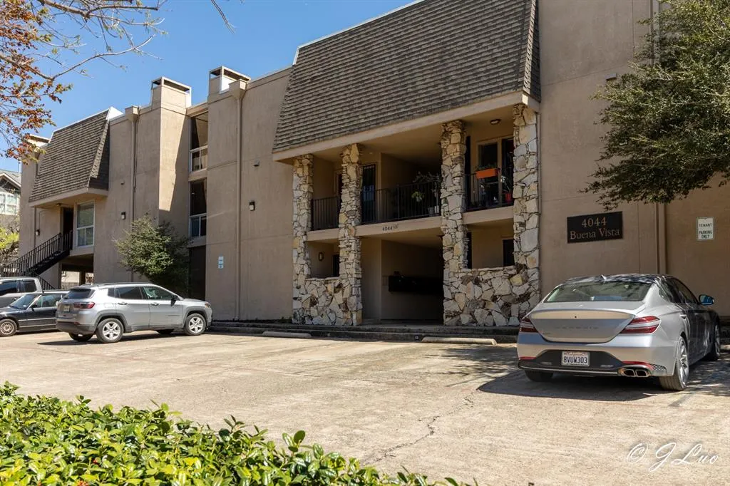 4044 Buena Vista, #104