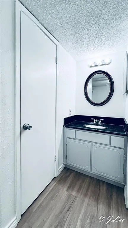 4044 Buena Vista, #104