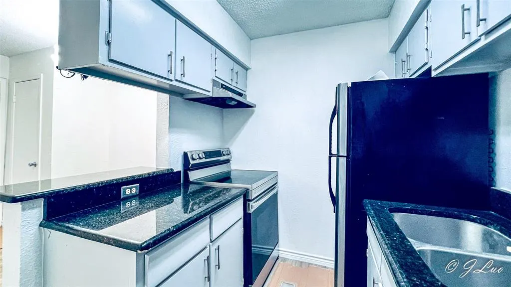 4044 Buena Vista, #104