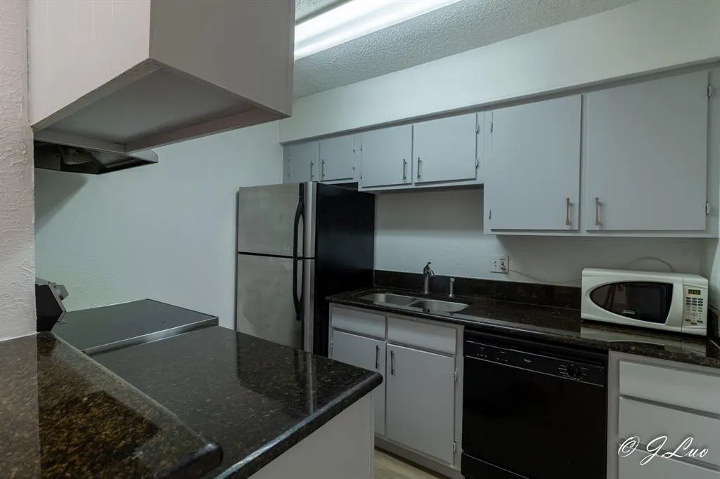 4044 Buena Vista Street, #104