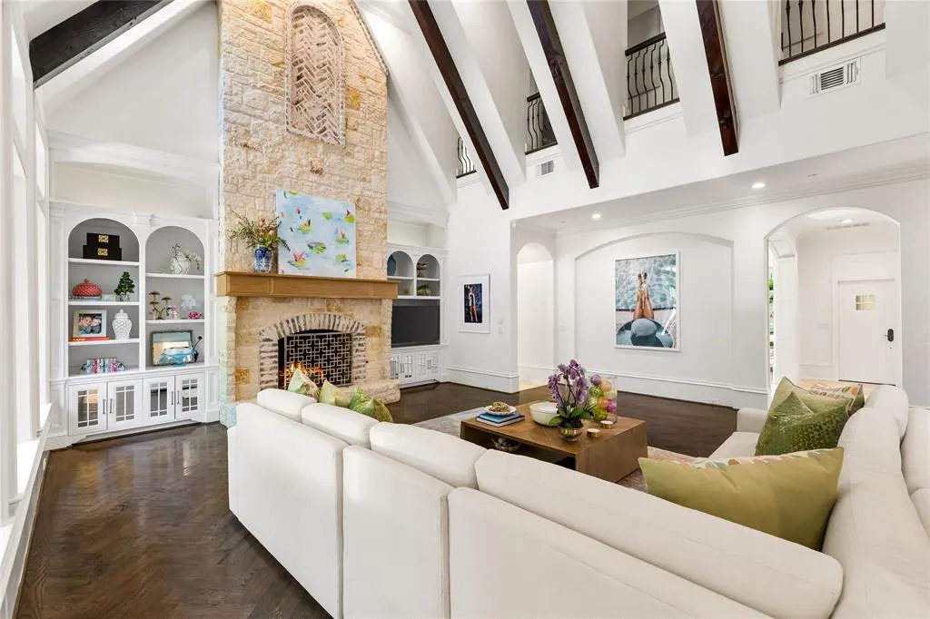 6301 Shady Oaks Drive