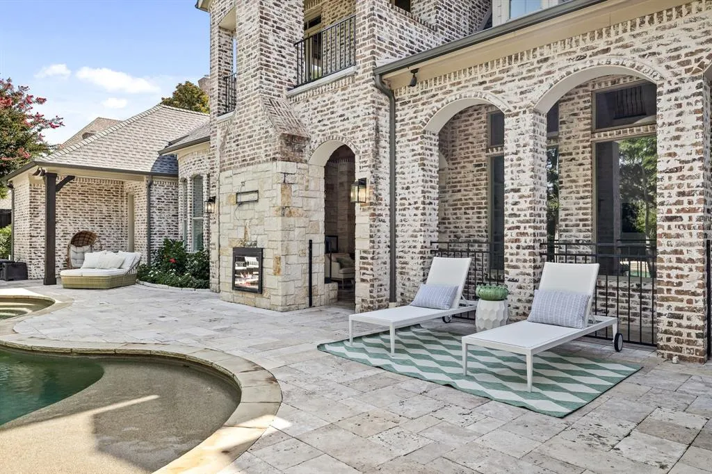 6301 Shady Oaks Drive