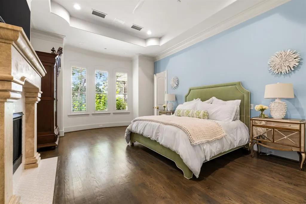 6301 Shady Oaks Drive