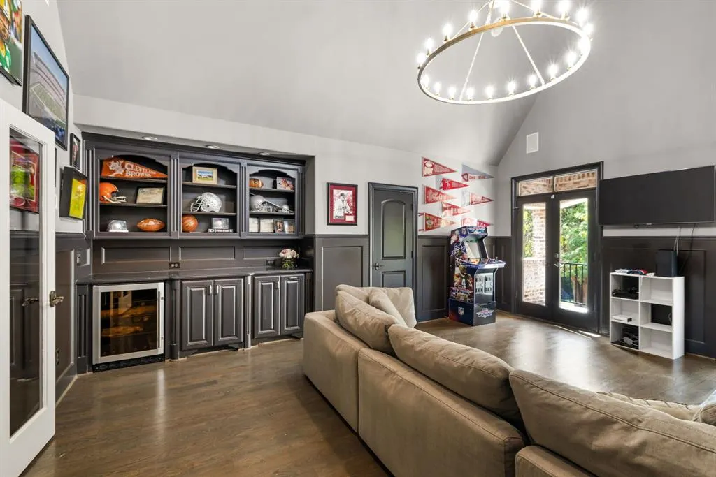 6301 Shady Oaks Drive