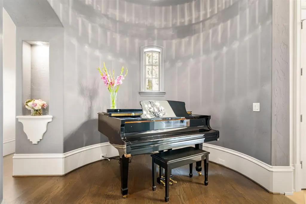 6301 Shady Oaks Drive