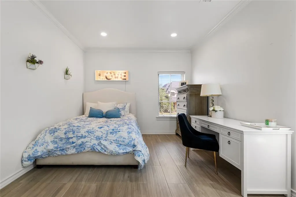 6301 Shady Oaks Drive