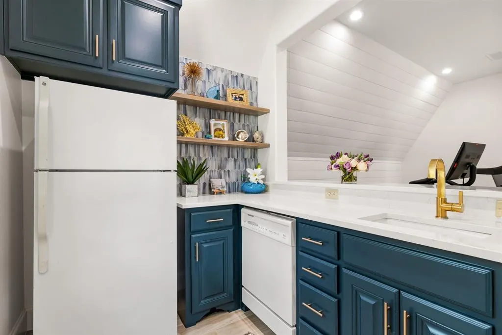 6301 Shady Oaks Drive