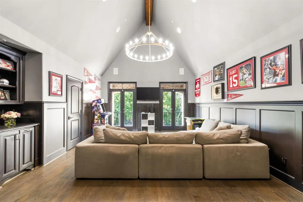 6301 Shady Oaks Drive