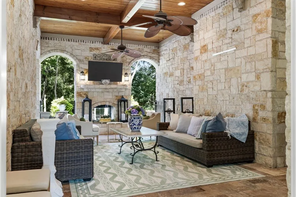 6301 Shady Oaks Drive