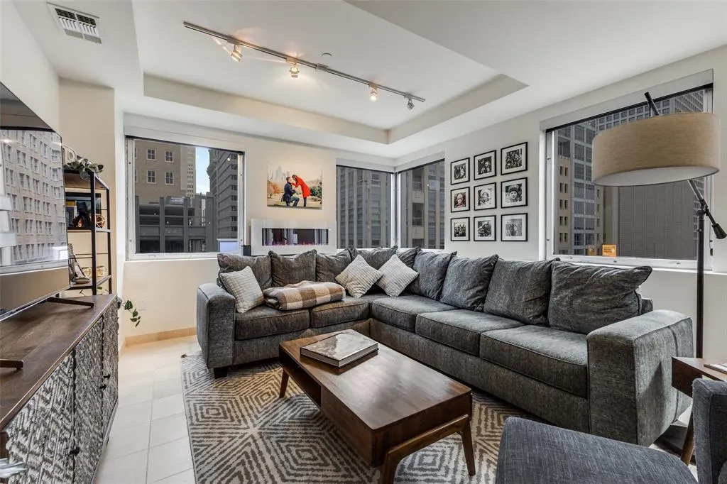 1505 Elm Street, #303