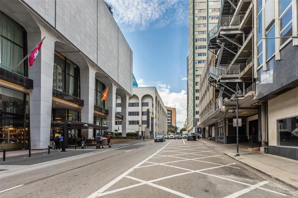 1505 Elm Street, #303