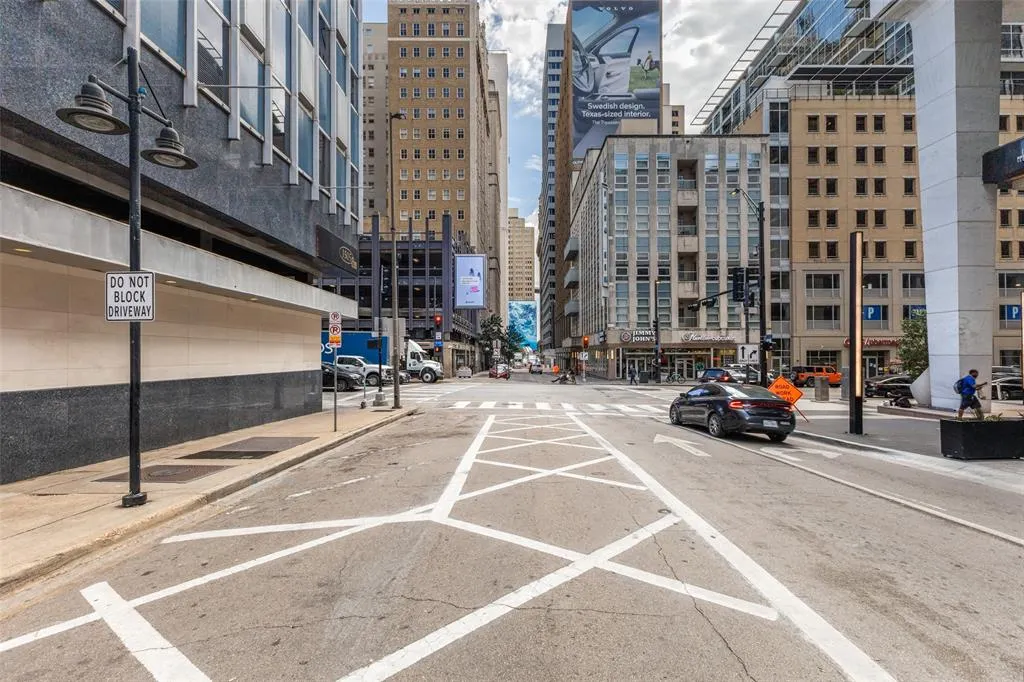 1505 Elm Street, #303