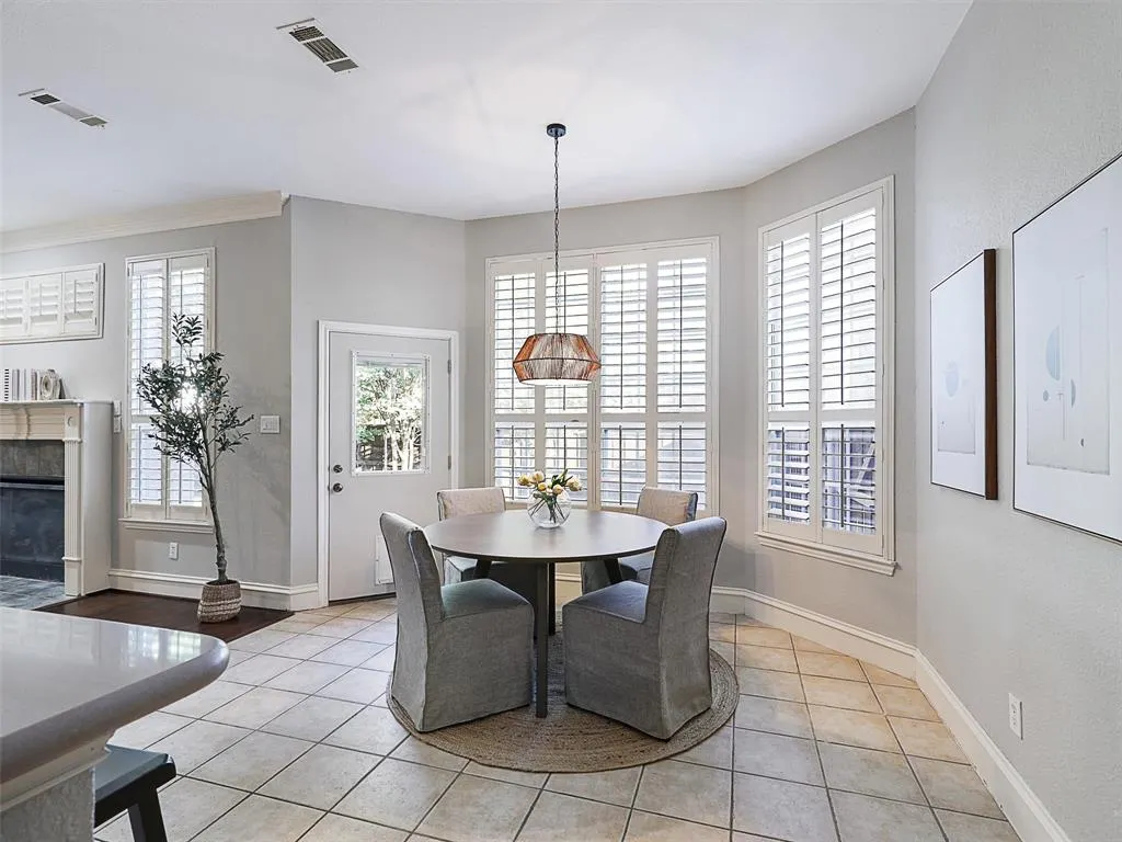 2673 April Sound Lane