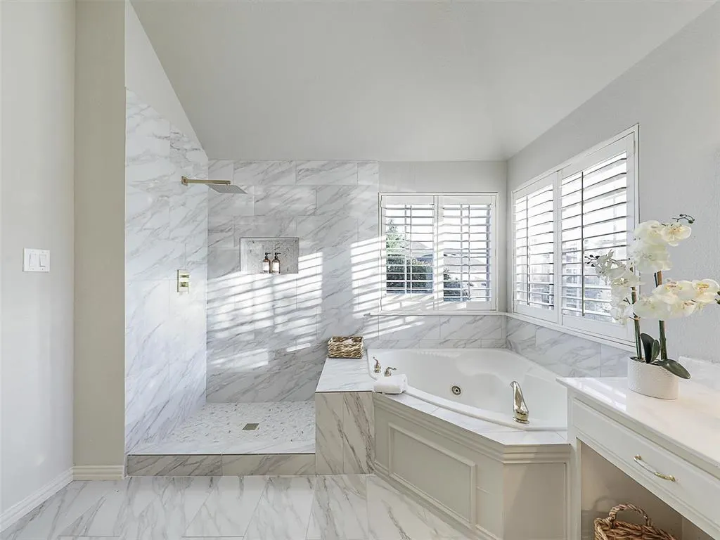 2673 April Sound Lane