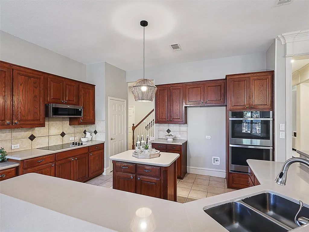 2673 April Sound Lane