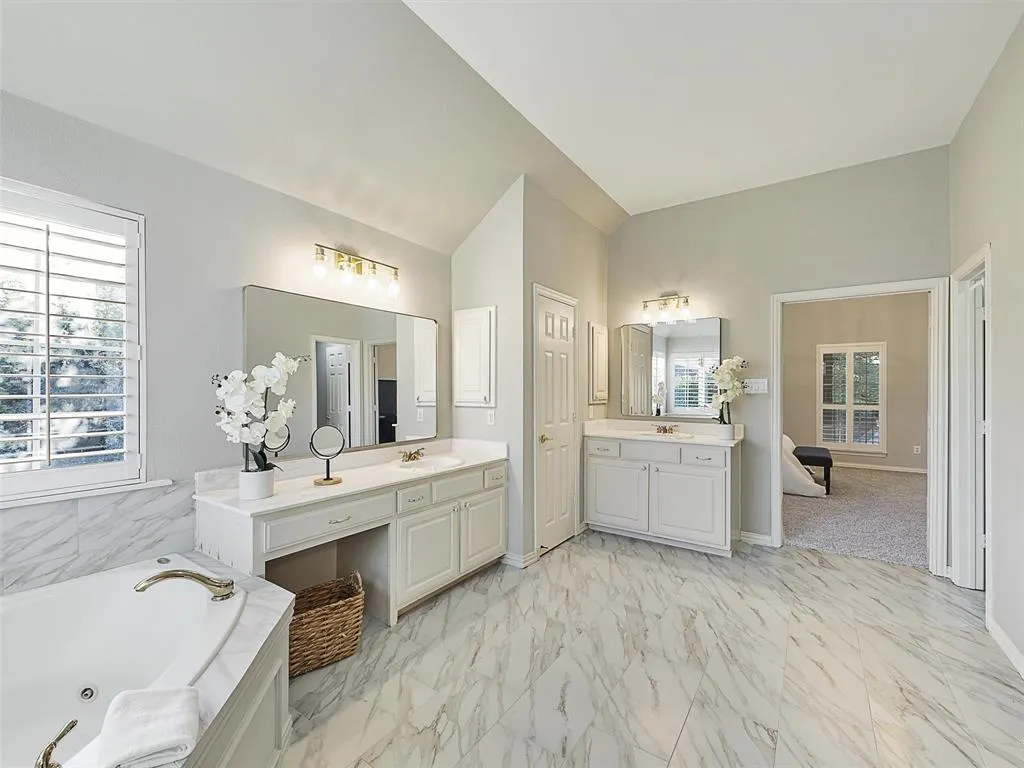 2673 April Sound Lane