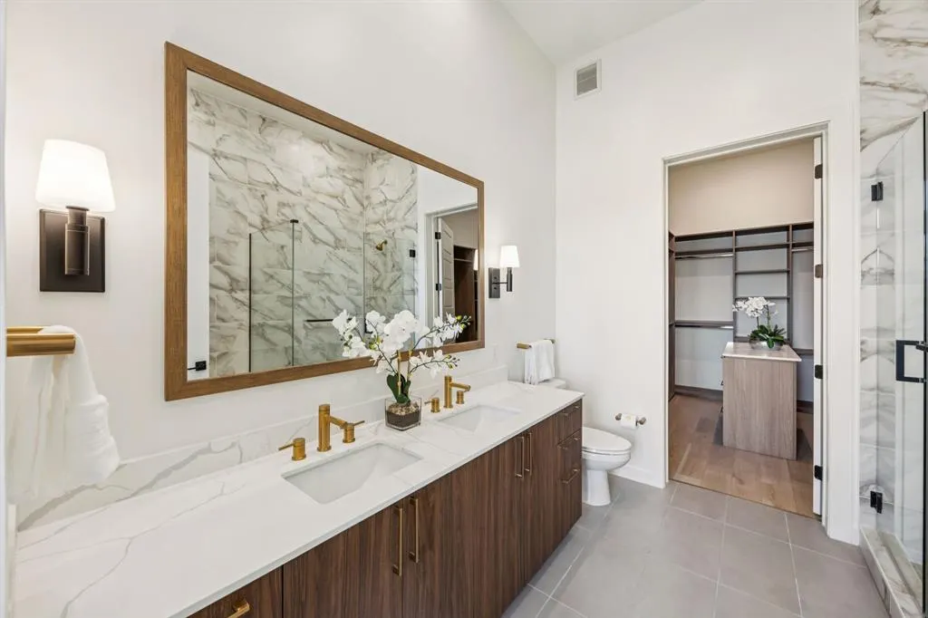 2620 Maple Avenue, #1202