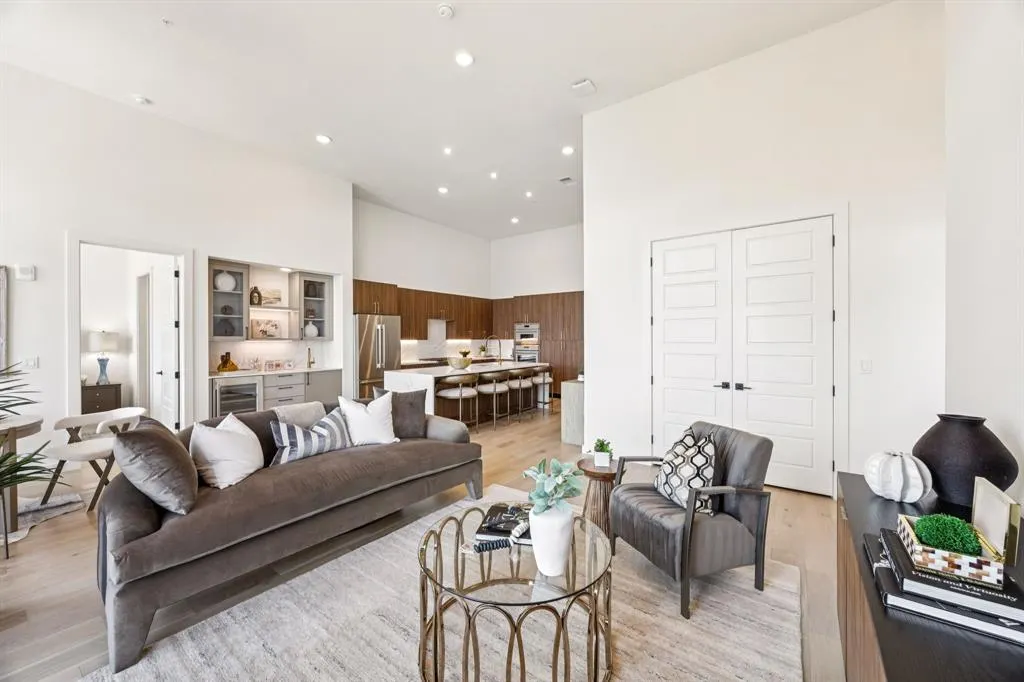 2620 Maple Avenue, #1202