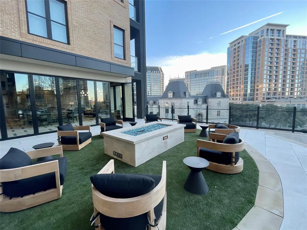 2620 Maple Avenue, #1202