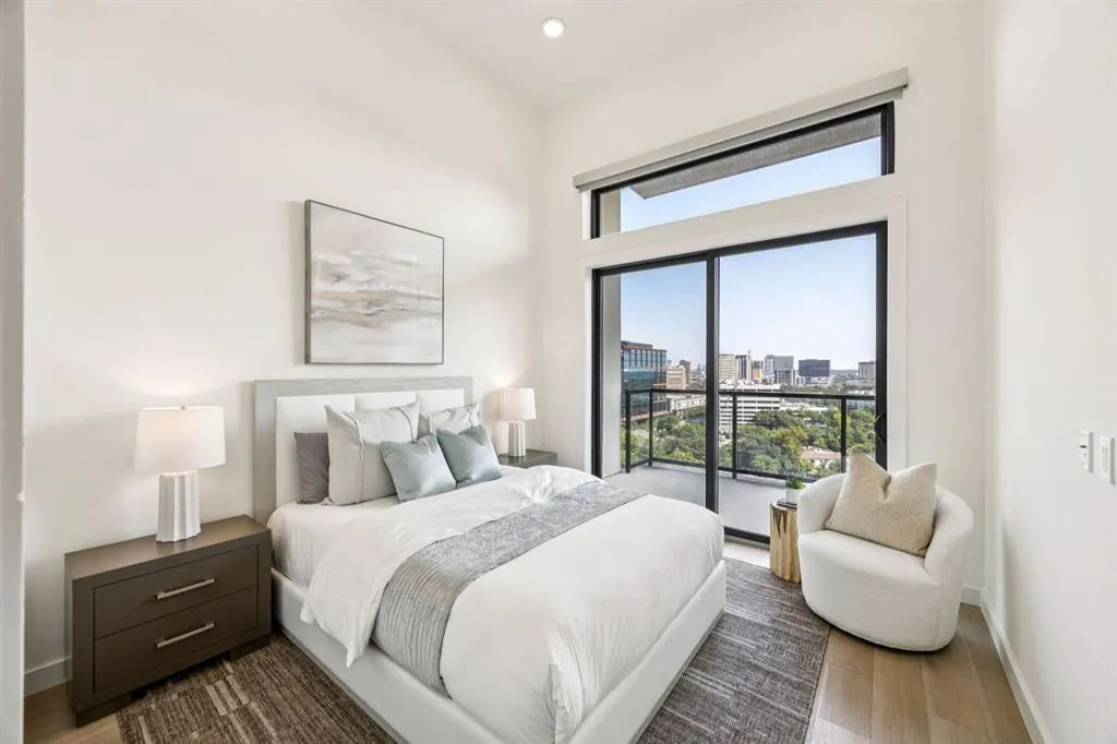 2620 Maple Avenue, #1202