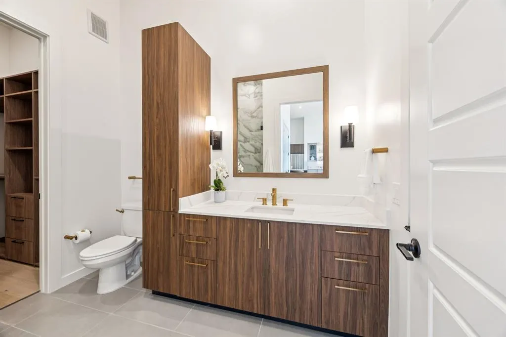 2620 Maple Avenue, #1202