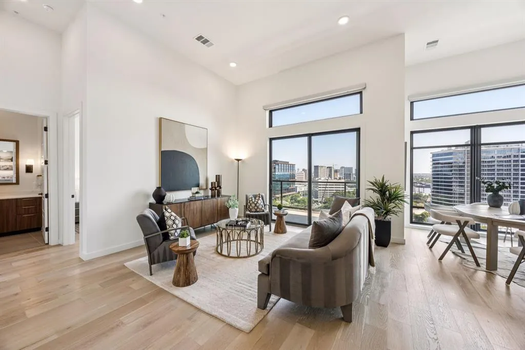 2620 Maple Avenue, #1202