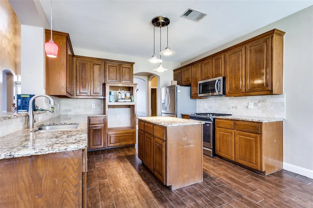 2832 Rosewood Boulevard