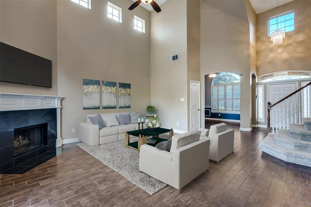 2832 Rosewood Boulevard